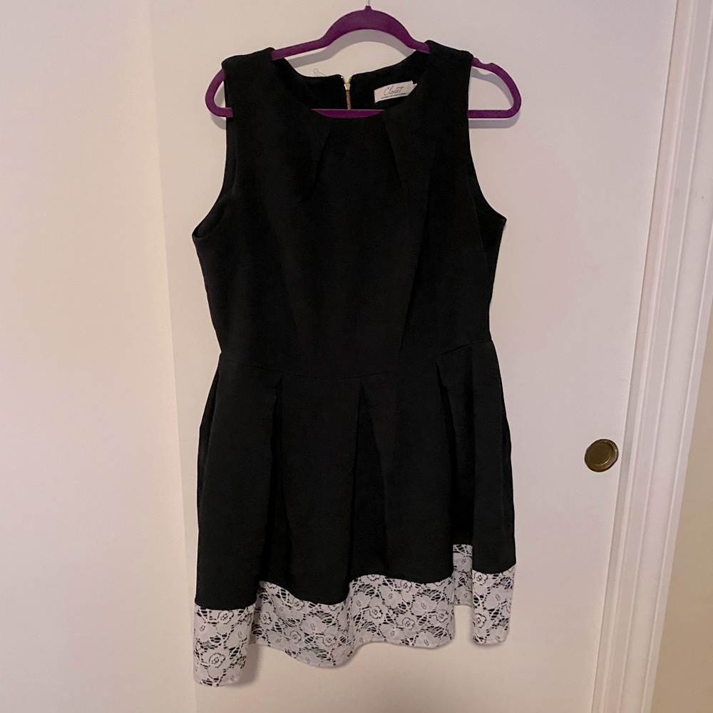 Closet black sleeveless dress with lace trim